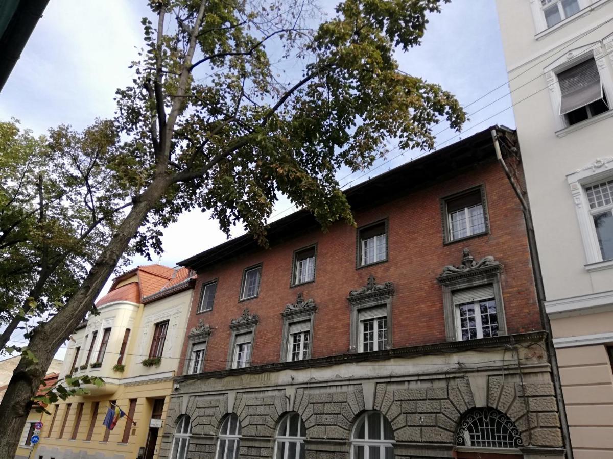 Spiegel Center Apartment Oradea Exterior photo