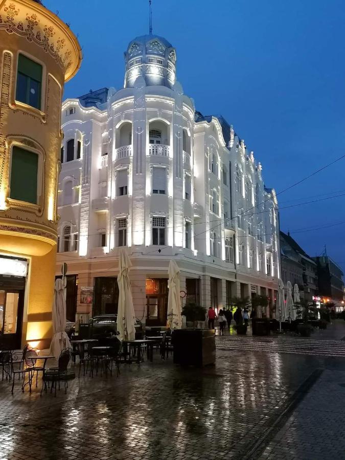 Spiegel Center Apartment Oradea Exterior photo
