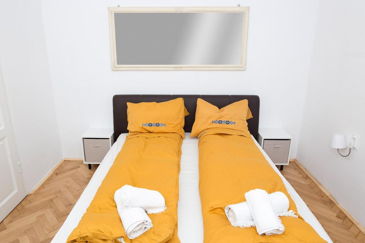 Spiegel Center Apartment Oradea Exterior photo