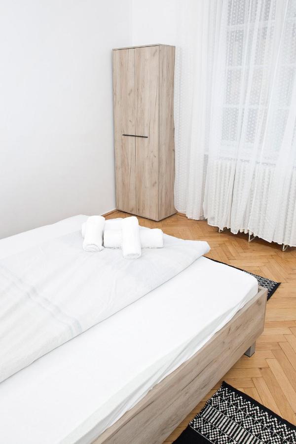 Spiegel Center Apartment Oradea Exterior photo
