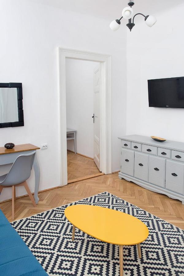 Spiegel Center Apartment Oradea Exterior photo