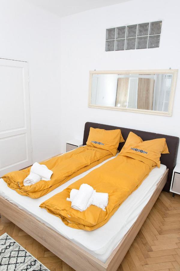 Spiegel Center Apartment Oradea Exterior photo