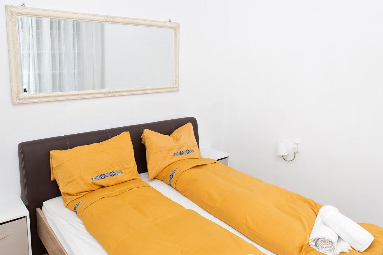 Spiegel Center Apartment Oradea Exterior photo