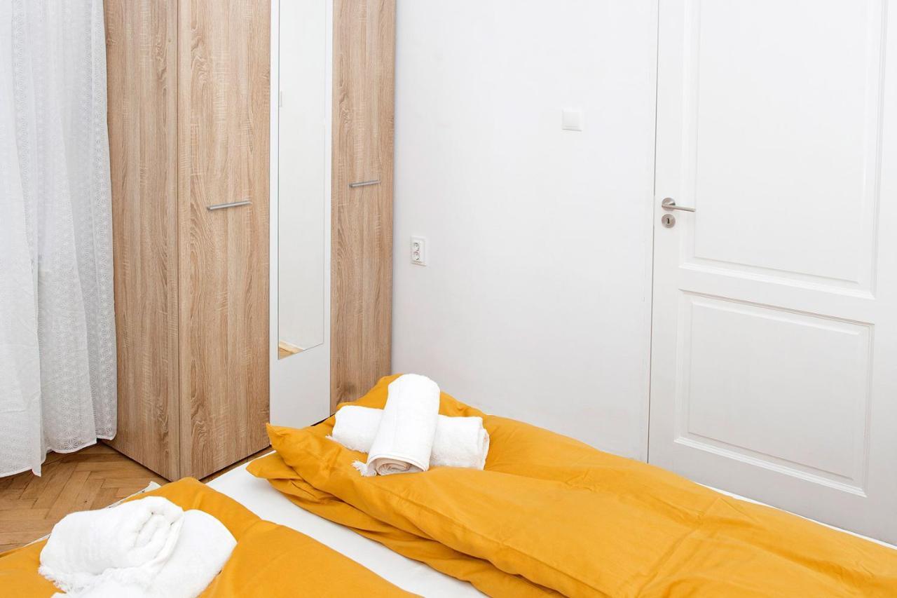 Spiegel Center Apartment Oradea Exterior photo